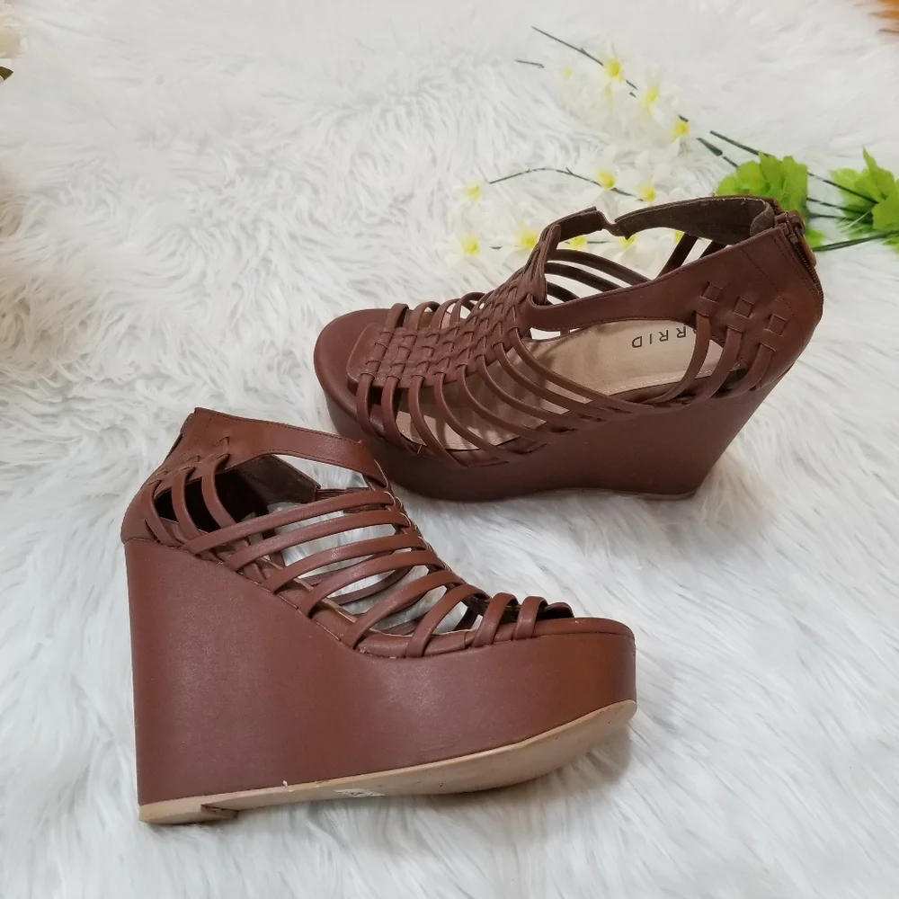 COPY - TORRID Platform Sandals With Strap Camel Color SIZE 8W. - Picture 1 of 17